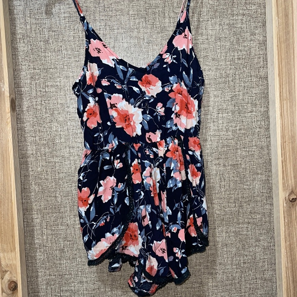 Floral romper v neck